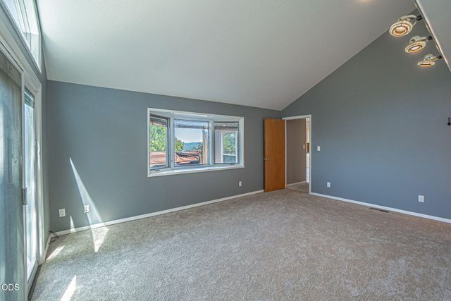 1403 Highcrest Drive, Medford, OR 97504