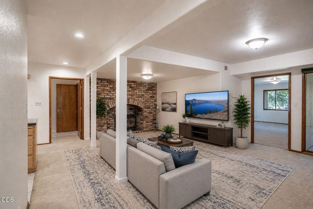1403 Highcrest Drive, Medford, OR 97504