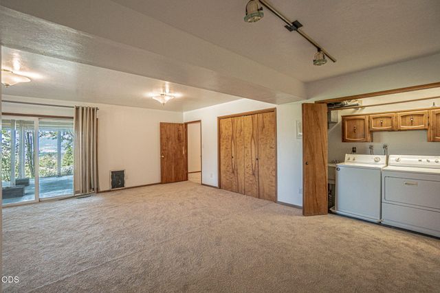 1403 Highcrest Drive, Medford, OR 97504