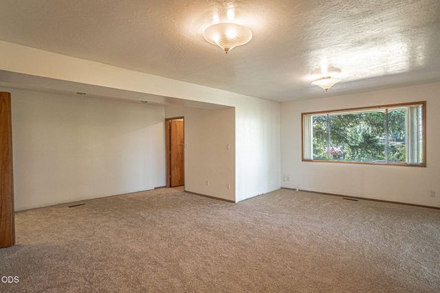 1403 Highcrest Drive, Medford, OR 97504