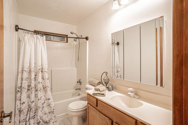 1403 Highcrest Drive, Medford, OR 97504