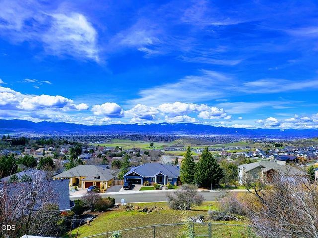 1403 Highcrest Drive, Medford, OR 97504