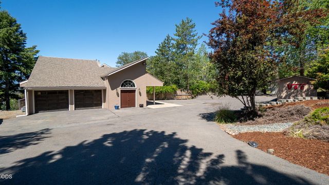 1403 Highcrest Drive, Medford, OR 97504