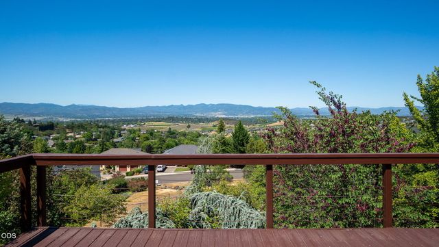 1403 Highcrest Drive, Medford, OR 97504