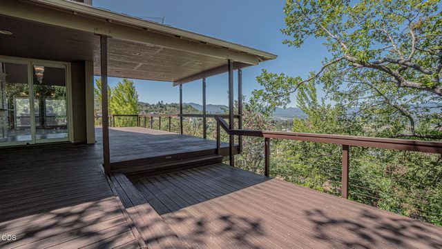 1403 Highcrest Drive, Medford, OR 97504