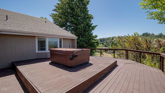 1403 Highcrest Drive, Medford, OR 97504