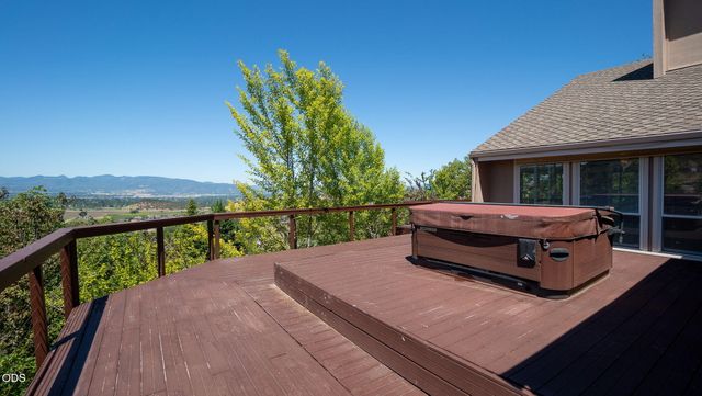 1403 Highcrest Drive, Medford, OR 97504