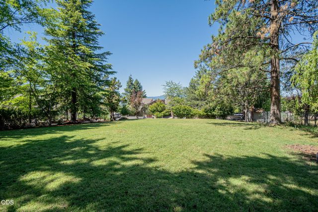 1403 Highcrest Drive, Medford, OR 97504