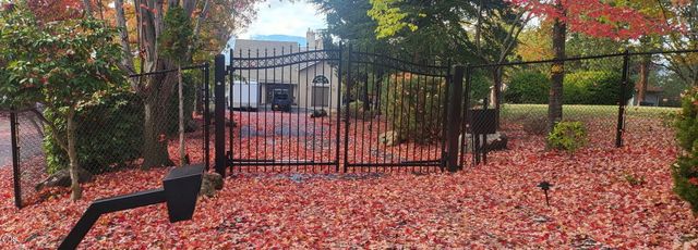 1403 Highcrest Drive, Medford, OR 97504