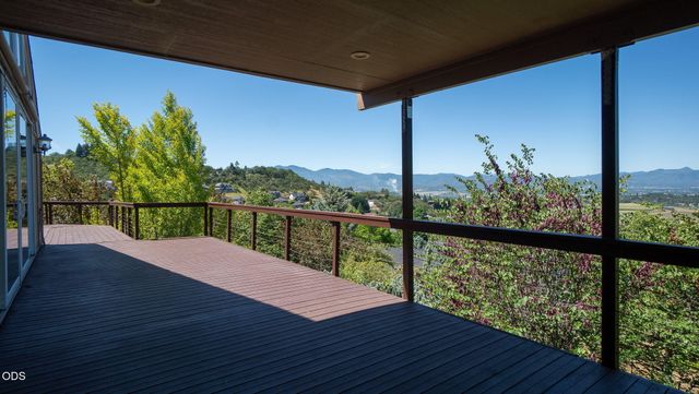 1403 Highcrest Drive, Medford, OR 97504