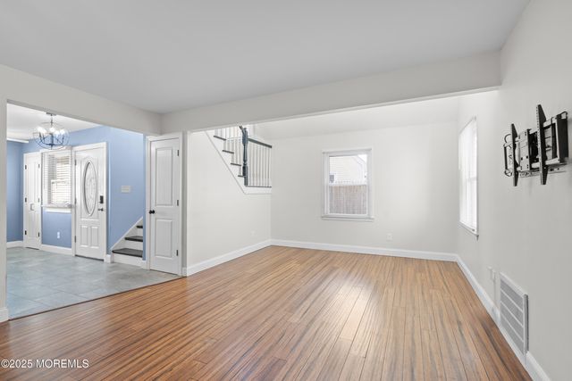 7 Longfellow Court, Freehold, NJ 07728