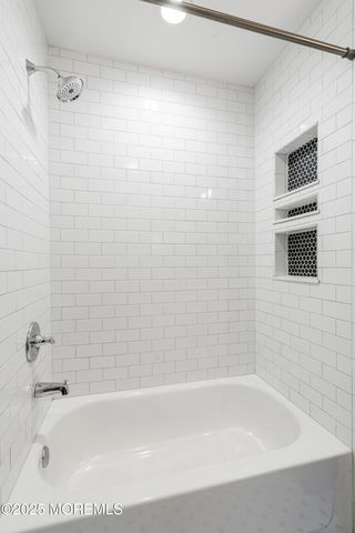 7 Longfellow Court, Freehold, NJ 07728