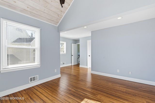 7 Longfellow Court, Freehold, NJ 07728