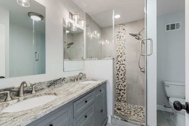 7 Longfellow Court, Freehold, NJ 07728