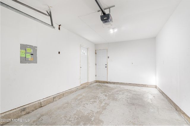 7 Longfellow Court, Freehold, NJ 07728