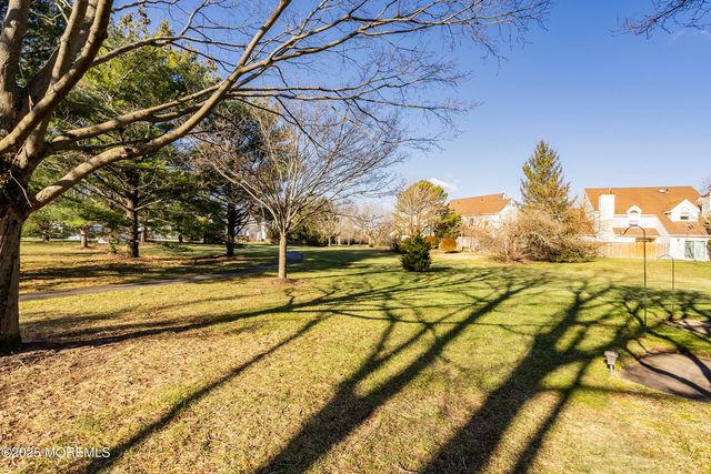 7 Longfellow Court, Freehold, NJ 07728