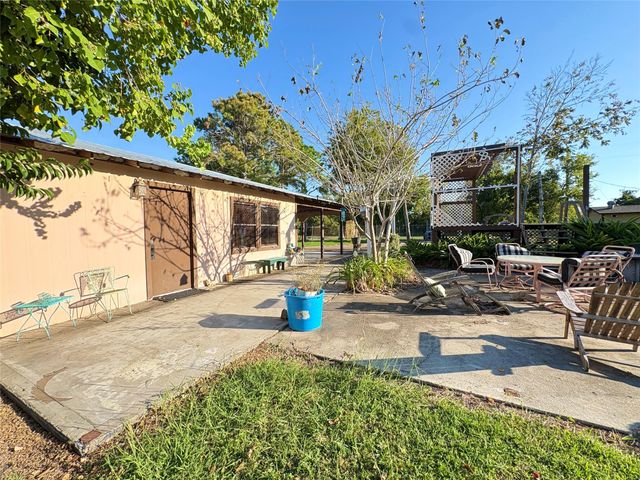 182 Smith Road, Palacios, TX 77465