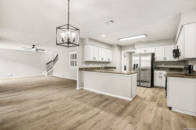 18030 Summer Knoll Dr, San Antonio, TX 78258
