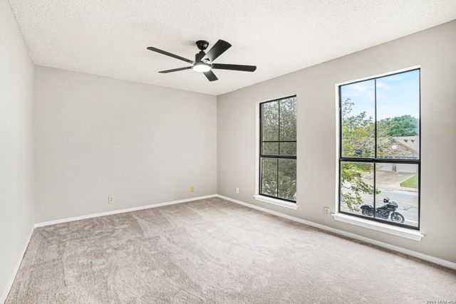 18030 Summer Knoll Dr, San Antonio, TX 78258