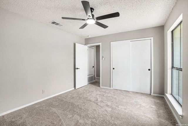 18030 Summer Knoll Dr, San Antonio, TX 78258