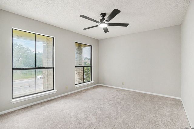 18030 Summer Knoll Dr, San Antonio, TX 78258