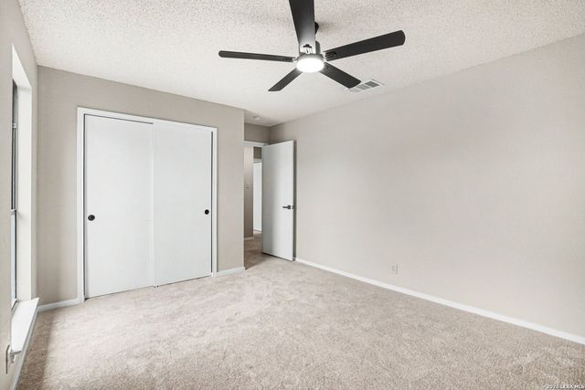 18030 Summer Knoll Dr, San Antonio, TX 78258
