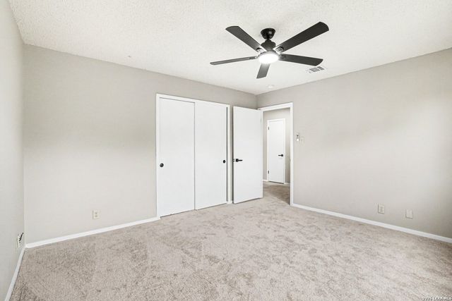 18030 Summer Knoll Dr, San Antonio, TX 78258