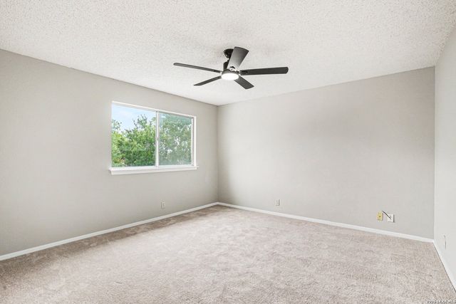 18030 Summer Knoll Dr, San Antonio, TX 78258