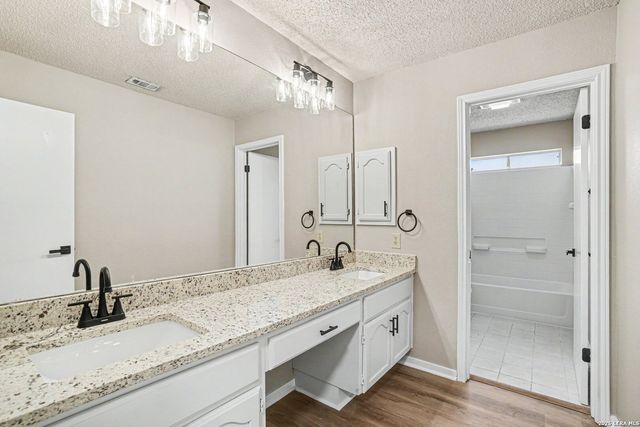 18030 Summer Knoll Dr, San Antonio, TX 78258