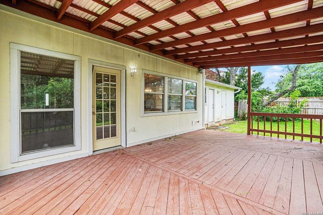 18030 Summer Knoll Dr, San Antonio, TX 78258