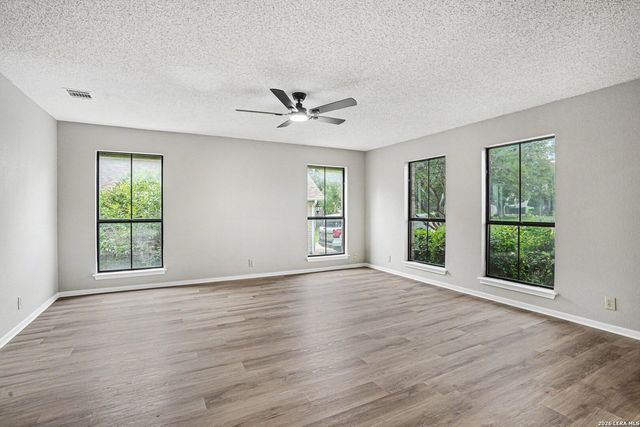 18030 Summer Knoll Dr, San Antonio, TX 78258