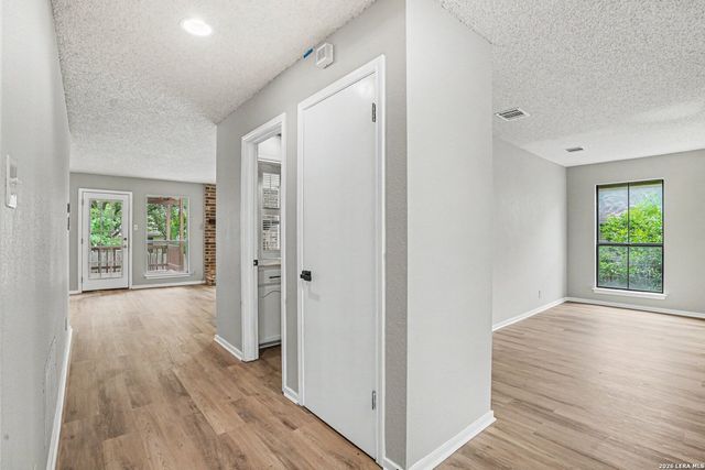 18030 Summer Knoll Dr, San Antonio, TX 78258