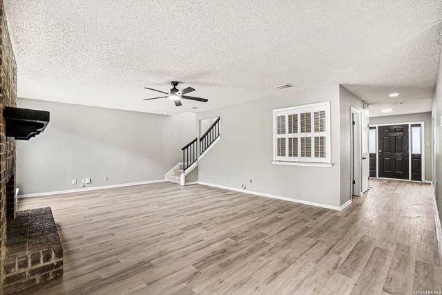 18030 Summer Knoll Dr, San Antonio, TX 78258