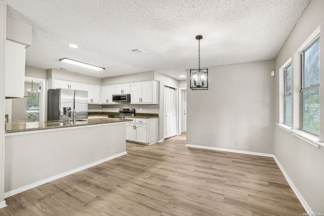 18030 Summer Knoll Dr, San Antonio, TX 78258