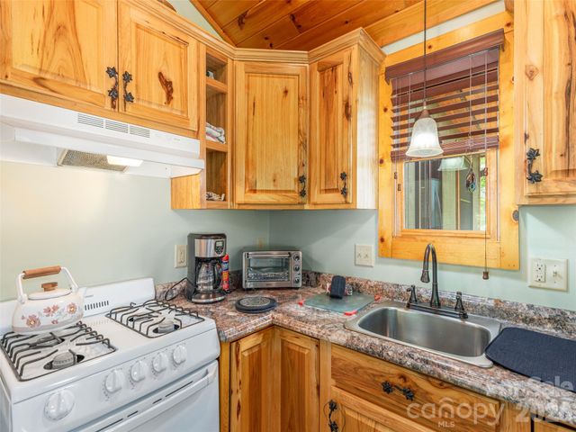 115 Gardening Frog Trail, Waynesville, NC 28785