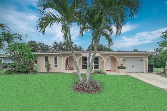 1371 SE San Souci Lane, Port St Lucie, FL 34952
