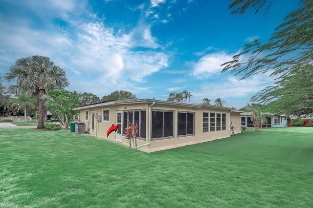 1371 SE San Souci Lane, Port St Lucie, FL 34952