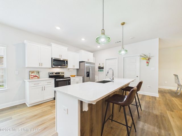 11713 Wakeland Court, Ocean Springs, MS 39564