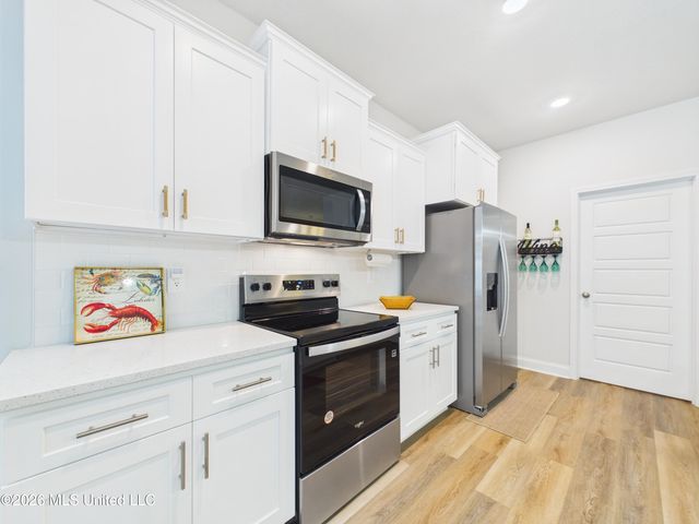 11713 Wakeland Court, Ocean Springs, MS 39564