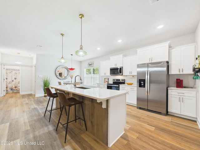 11713 Wakeland Court, Ocean Springs, MS 39564