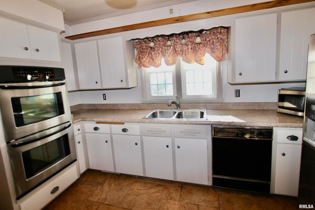 5928 N ROXBURY Lane, Peoria, IL 61614