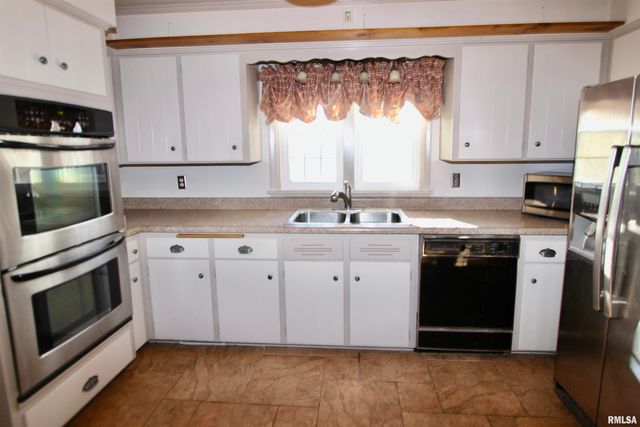 5928 N ROXBURY Lane, Peoria, IL 61614