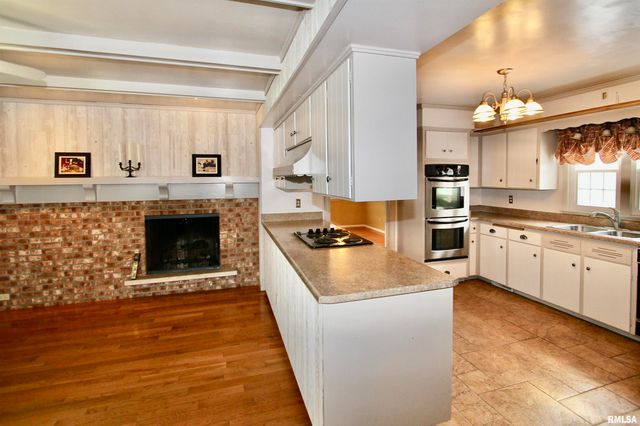 5928 N ROXBURY Lane, Peoria, IL 61614