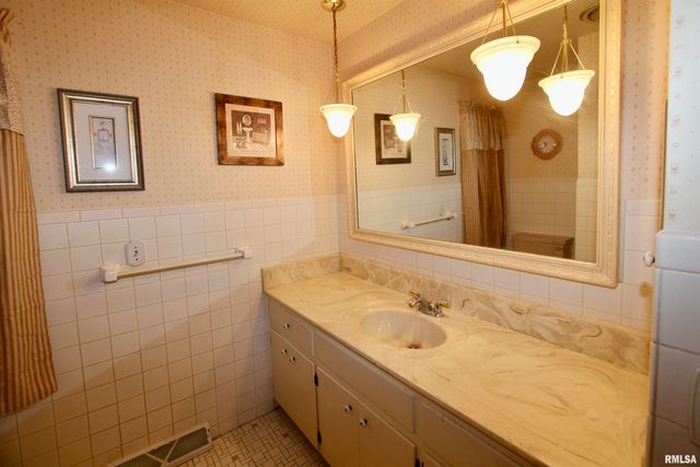 5928 N ROXBURY Lane, Peoria, IL 61614