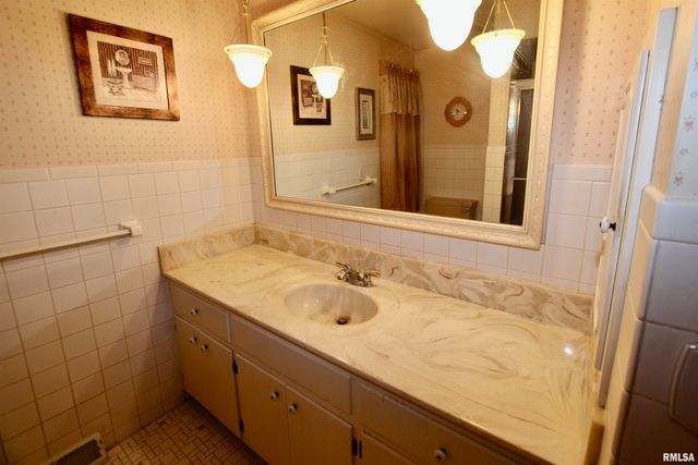 5928 N ROXBURY Lane, Peoria, IL 61614