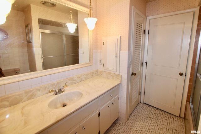 5928 N ROXBURY Lane, Peoria, IL 61614