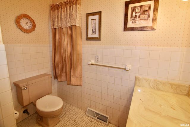 5928 N ROXBURY Lane, Peoria, IL 61614