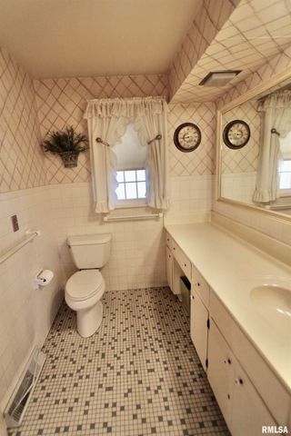 5928 N ROXBURY Lane, Peoria, IL 61614