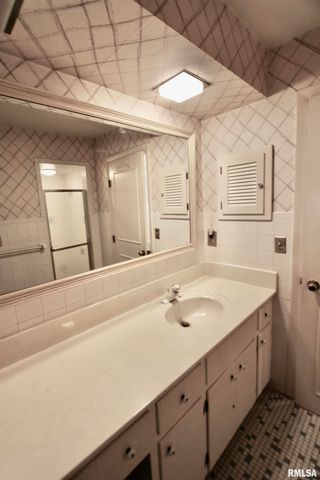 5928 N ROXBURY Lane, Peoria, IL 61614