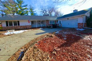 5928 N ROXBURY Lane, Peoria, IL 61614